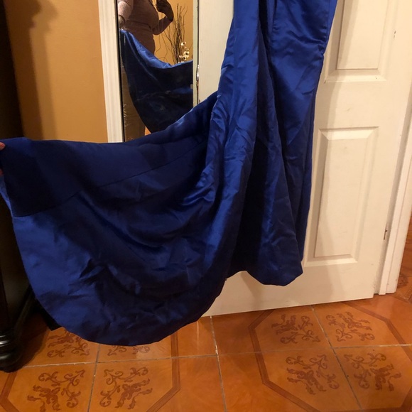 Deep Blue elegant gown - Picture 3 of 3